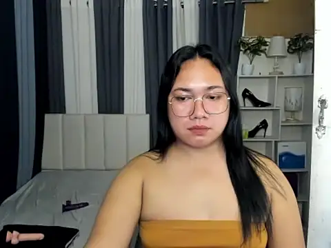 Snapshot of TsUncutKaren chatting on 8, 3, 2026 TsUncutKaren online show from 8, 3, 2026