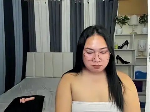 Snapshot of TsUncutKaren chatting on 14, 3, 2026 TsUncutKaren online show from 14, 3, 2026