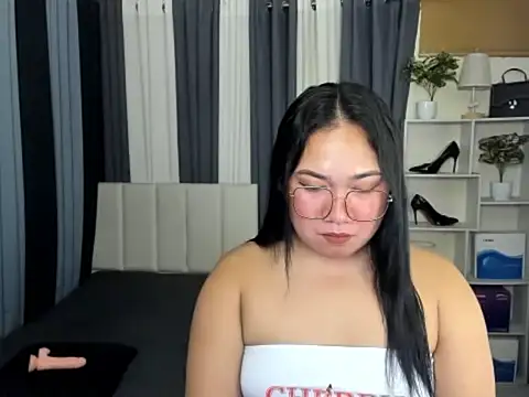 Snapshot of TsUncutKaren chatting on 17, 3, 2026 TsUncutKaren online show from 17, 3, 2026