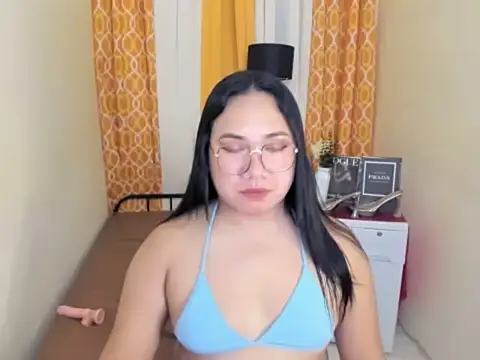 Snapshot of TsUncutKaren chatting on 9, 4, 2026 TsUncutKaren online show from 9, 4, 2026