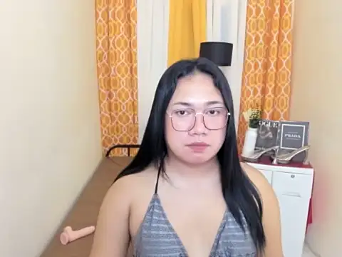 Snapshot of TsUncutKaren chatting on 10, 4, 2026 TsUncutKaren online show from 10, 4, 2026