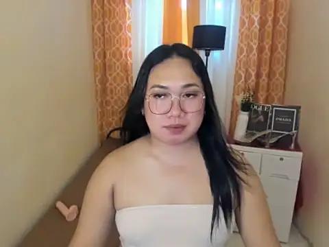 Snapshot of TsUncutKaren chatting on 12, 4, 2026 TsUncutKaren online show from 12, 4, 2026