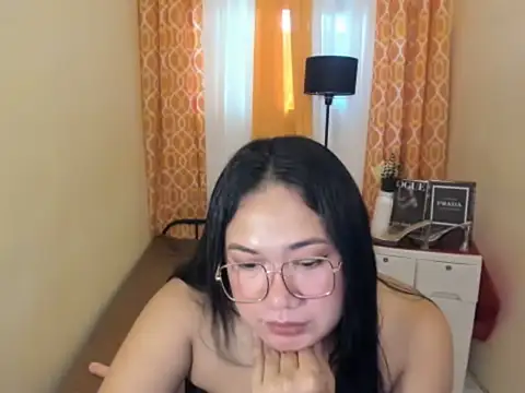 Snapshot of TsUncutKaren chatting on 14, 4, 2026 TsUncutKaren online show from 14, 4, 2026