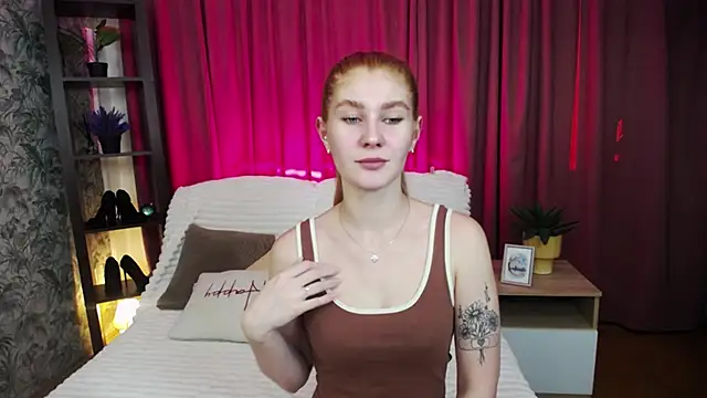 JuliaPowers  online show from 15, 9, 2025