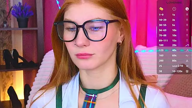 JuliaPowers  online show from 15, 10, 2025