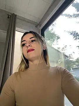 Ella Vee online show from 26, 9, 2025