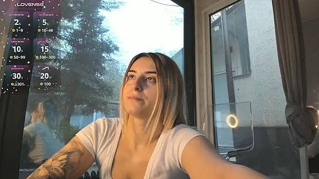 Ella Vee online show from 29, 11, 2025