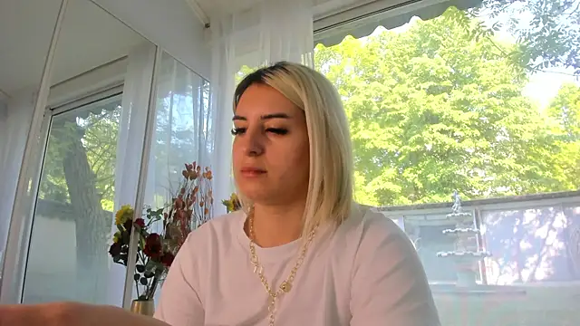 Ella Vee online show from 5, 5, 2026
