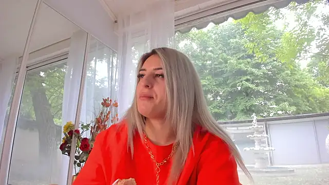 Ella Vee online show from 9, 5, 2026