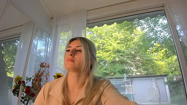 Ella Vee online show from 11, 5, 2026
