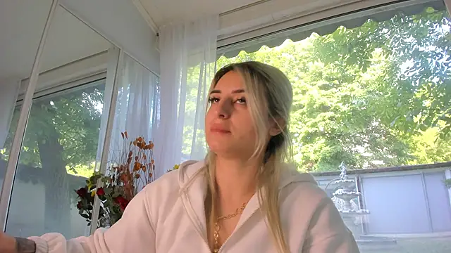 Ella Vee online show from 15, 5, 2026