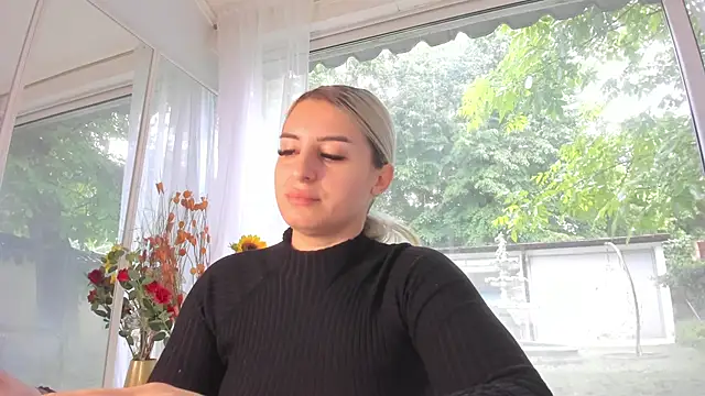 Ella Vee online show from 22, 5, 2026