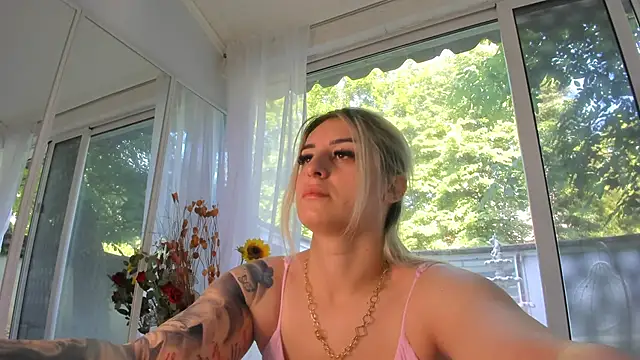 Ella Vee online show from 25, 5, 2026