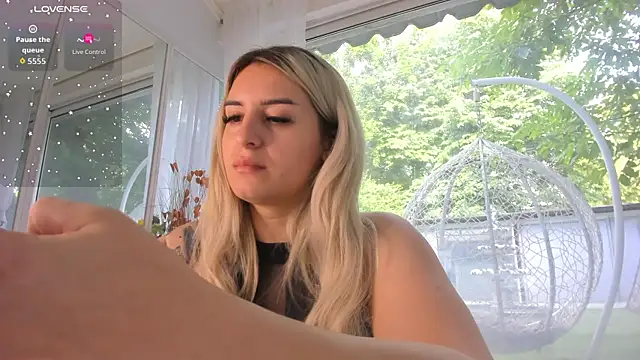Ella Vee online show from 30, 5, 2026