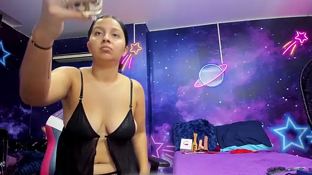 Snapshot of Thalia_Cortea chatting on 23, 10, 2025 Thalia Cortea online show from 23, 10, 2025