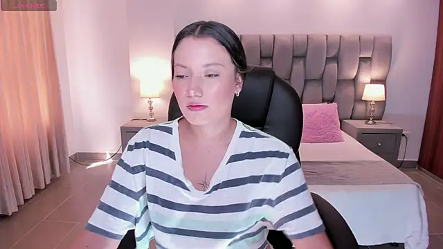 nylaa rose online show from 4, 10, 2025