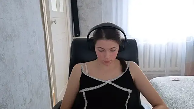 CutieAnny online show from 7, 11, 2025