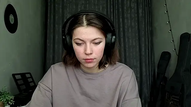 CutieAnny online show from 16, 2, 2026