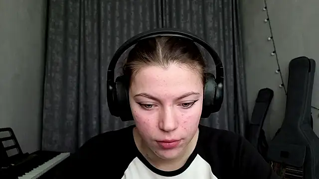 CutieAnny online show from 10, 3, 2026