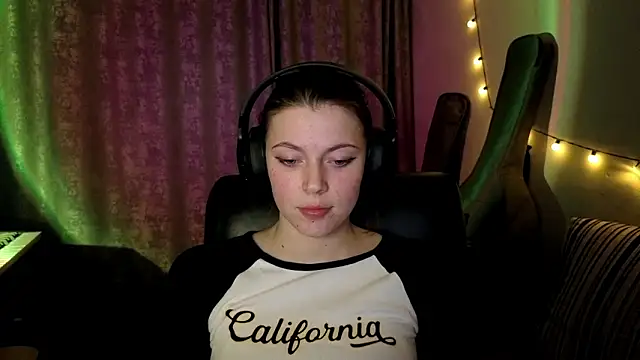 CutieAnny online show from 13, 3, 2026