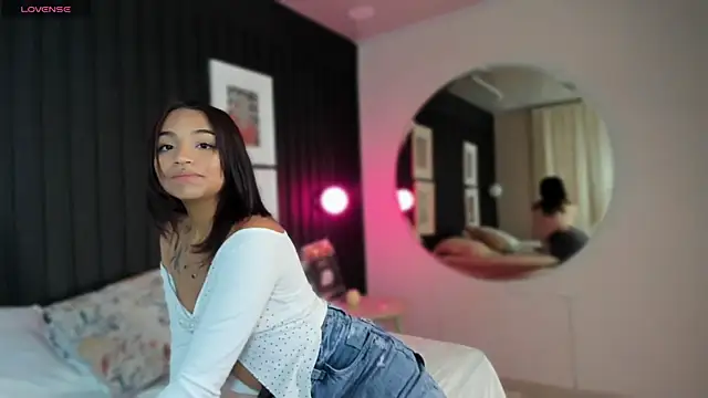 Manelyk evanss  online show from 5, 12, 2025