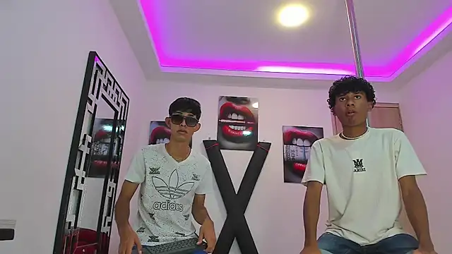 Snapshot of LONDON_BOYS1 chatting on 11, 9, 2025 LONDON BOYS1 online show from 11, 9, 2025