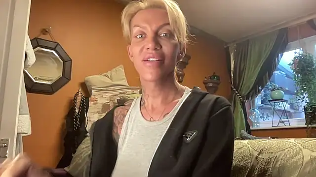 Snapshot of xl_uk_top_trans chatting on 11, 9, 2025 xl uk top trans online show from 11, 9, 2025