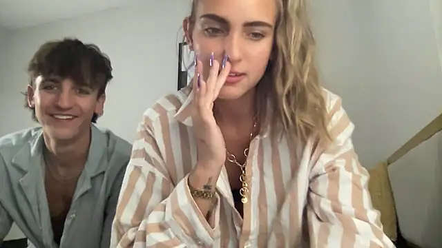 Snapshot of ShaniRea chatting on 1, 10, 2025 ShaniRea online show from 1, 10, 2025