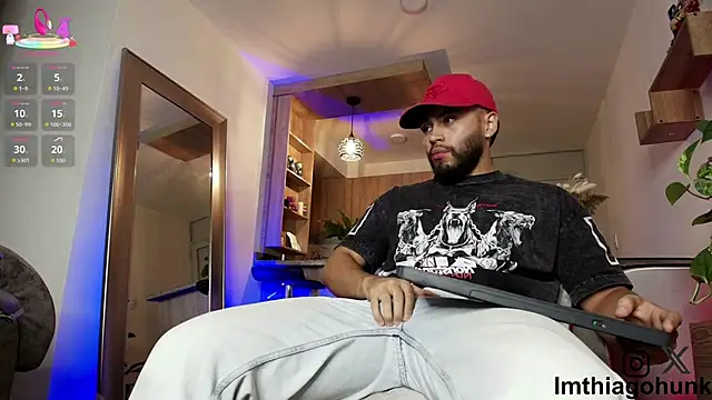 Snapshot of ThiagoHunk chatting on 8, 10, 2025 ThiagoHunk online show from 8, 10, 2025