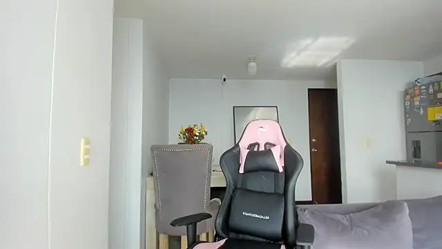 Snapshot of Silvana_Rodriguez_ chatting on 15, 10, 2025 Silvana Rodriguez online show from 15, 10, 2025