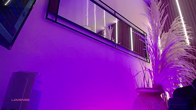 Snapshot of ArianaSantana chatting on 12, 11, 2025 ArianaSantana online show from 12, 11, 2025