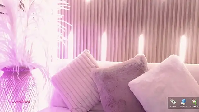 Snapshot of ArianaSantana chatting on 13, 11, 2025 ArianaSantana online show from 13, 11, 2025