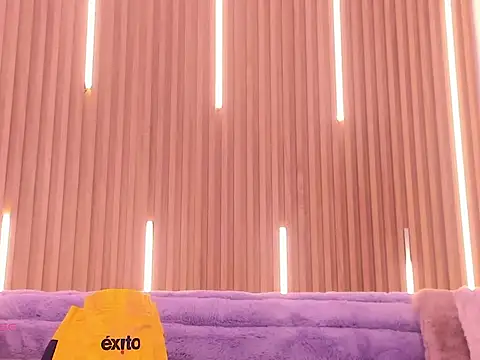 Snapshot of ArianaSantana chatting on 4, 12, 2025 ArianaSantana online show from 4, 12, 2025