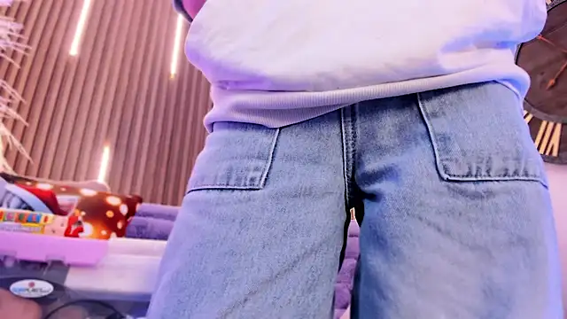 Snapshot of ArianaSantana chatting on 17, 12, 2025 ArianaSantana online show from 17, 12, 2025