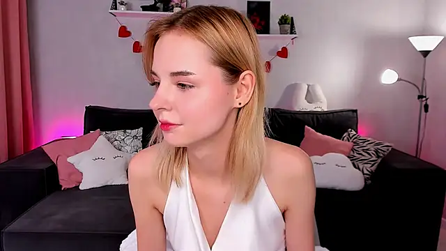 LillianShine online show from 9, 9, 2025