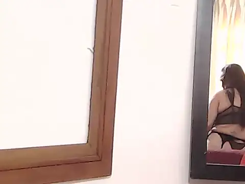 Snapshot of OSHYRIS chatting on 6, 10, 2025 OSHYRIS online show from 6, 10, 2025