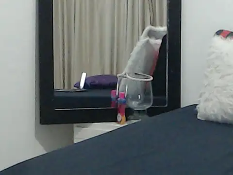 Snapshot of OSHYRIS chatting on 18, 10, 2025 OSHYRIS online show from 18, 10, 2025