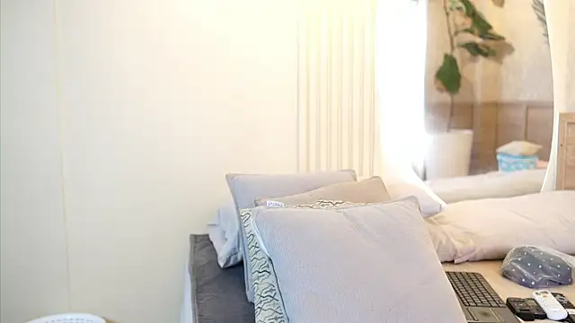 Tayler Kim online show from 4, 11, 2025