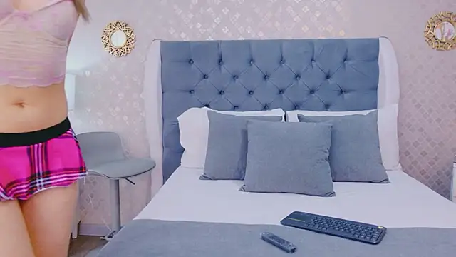ZoeWilliis online show from 9, 6, 2026