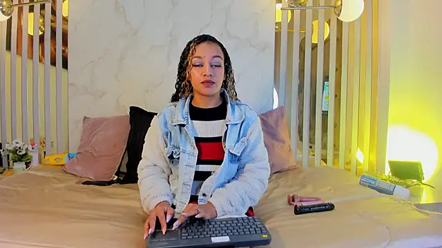 Snapshot of Melaniegh_ chatting on 9, 9, 2025 Melaniegh  online show from 9, 9, 2025