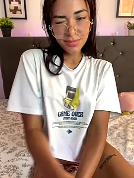 Im Lyan online show from 28, 9, 2025