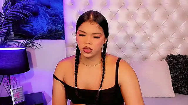 Valeria Swett  online show from 18, 5, 2026