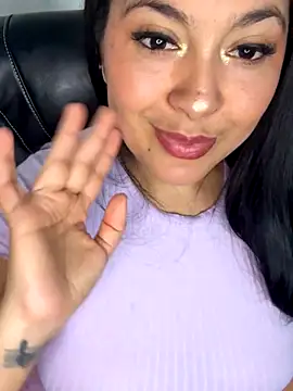 Snapshot of latina_curvy22 chatting on 13, 9, 2025 latina curvy22 online show from 13, 9, 2025