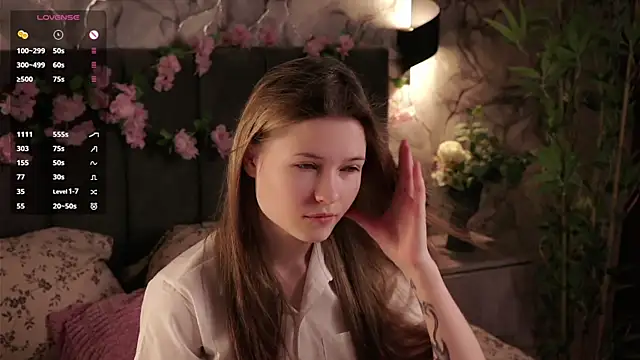 Snapshot of LynHillaire chatting on 3, 6, 2026 LynHillaire online show from 3, 6, 2026