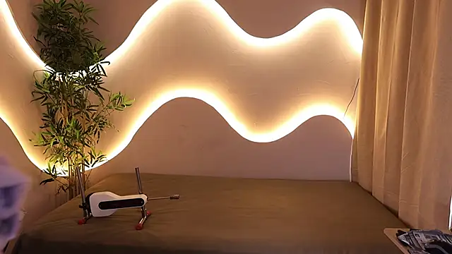 Snapshot of Mystic_blue chatting on 8, 10, 2025 Mystic blue online show from 8, 10, 2025