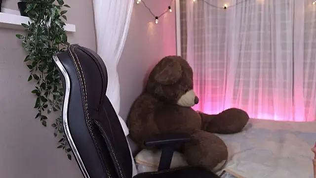 Snapshot of Mystic_blue chatting on 12, 11, 2025 Mystic blue online show from 12, 11, 2025