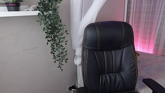 Snapshot of Mystic_blue chatting on 20, 11, 2025 Mystic blue online show from 20, 11, 2025