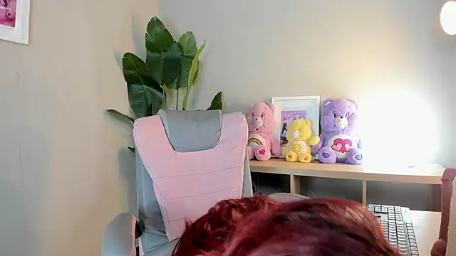 Snapshot of Mystic_blue chatting on 18, 12, 2025 Mystic blue online show from 18, 12, 2025