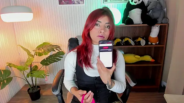 Snapshot of Mystic_blue chatting on 20, 12, 2025 Mystic blue online show from 20, 12, 2025