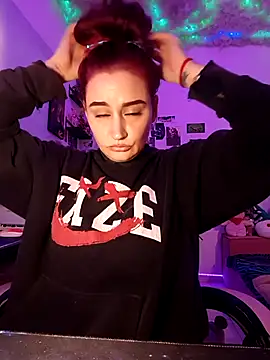 Snapshot of blazed_vixen chatting on 18, 1, 2026 blazed vixen online show from 18, 1, 2026